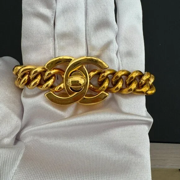 Chanel Turnlock Necklace 24K Gold Plated 1997 - Picture 3 of 6